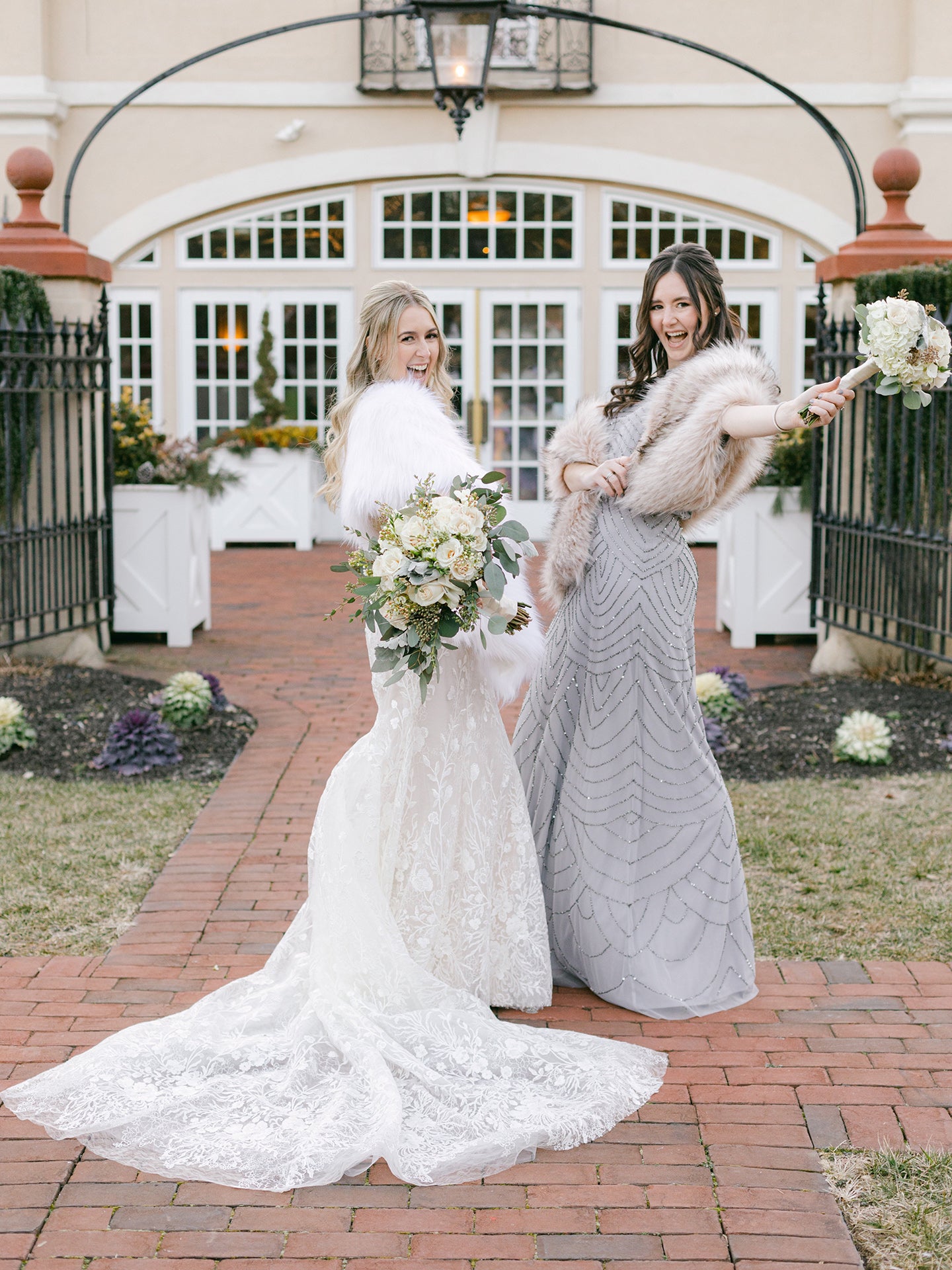 Wedding dress with outlet fur shawl