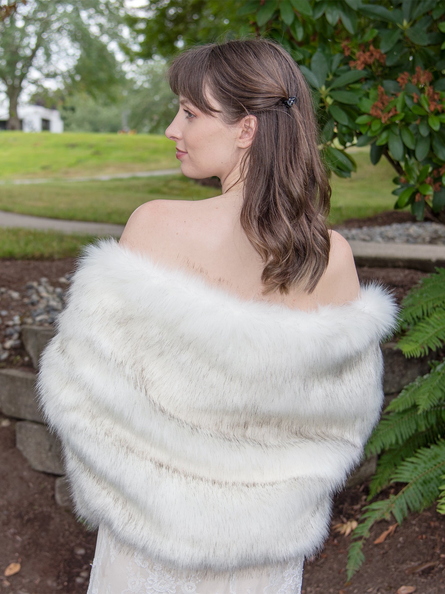 20" Wide Light Ivory Faux Fur Wrap With Darker Tips – Tulip Bridal