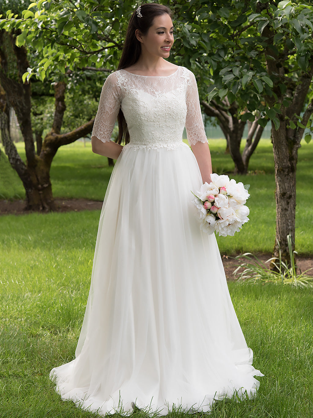 Ivory 3/4 Sleeves Lace Top Wedding Dresses MW555