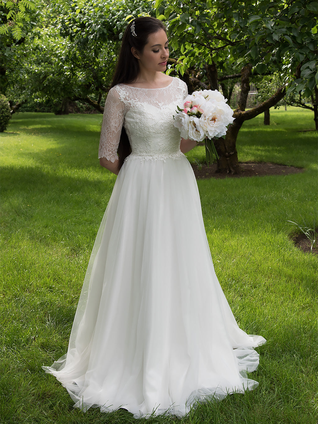 Ivory 3/4 Sleeves Lace Top Wedding Dresses MW555
