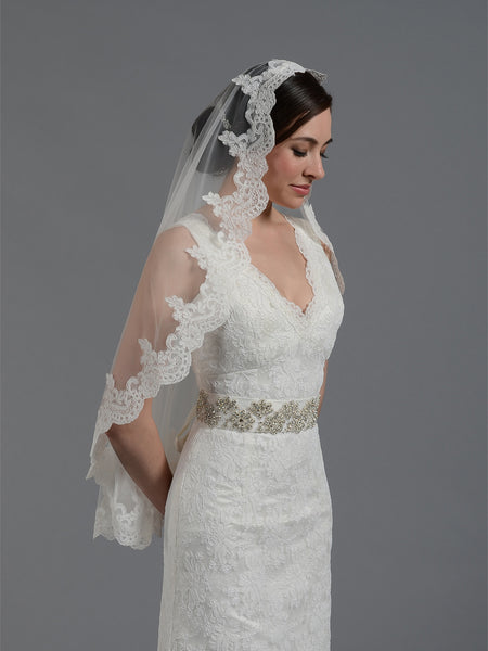 NWT✨Fingertip Lace Mantilla Veil 2024