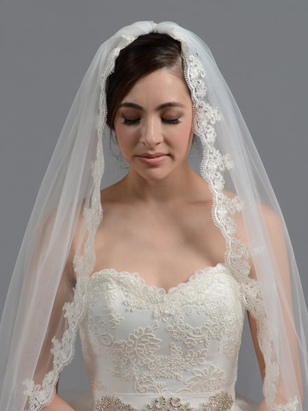 https://www.tulipbridal.com/cdn/shop/products/wedding-veil-036-front_grande.jpg?v=1691383897